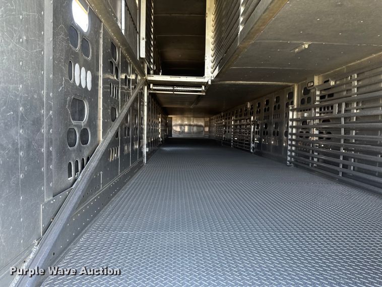 image for item EB2572 2008 Barrett livestock trailer