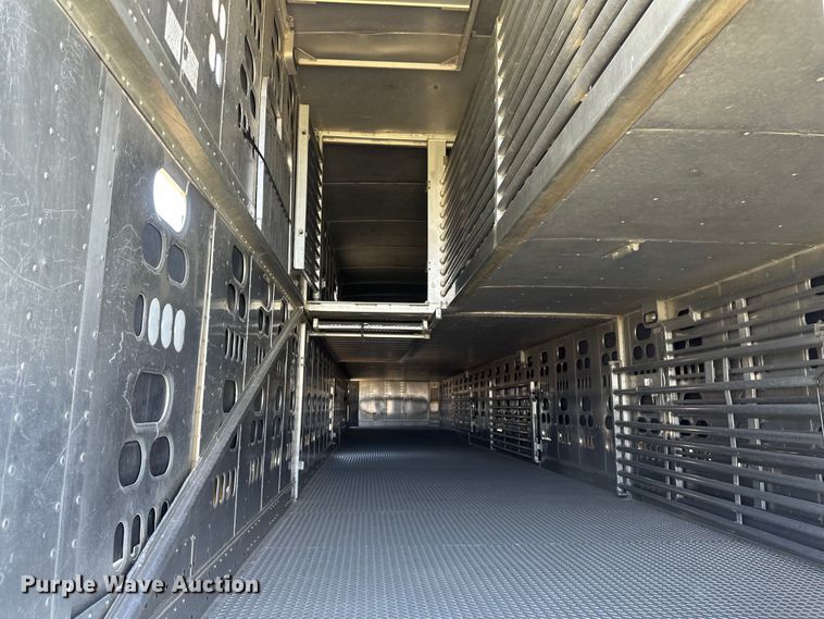 image for item EB2572 2008 Barrett livestock trailer