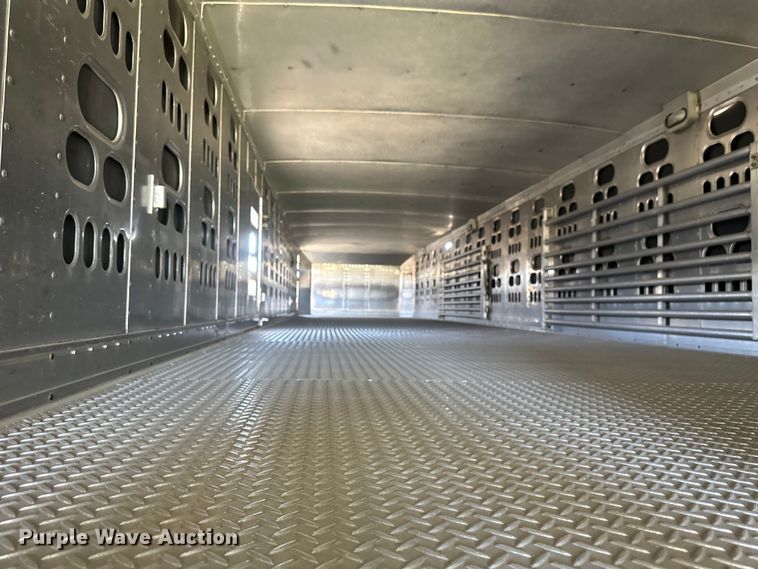 image for item EB2572 2008 Barrett livestock trailer