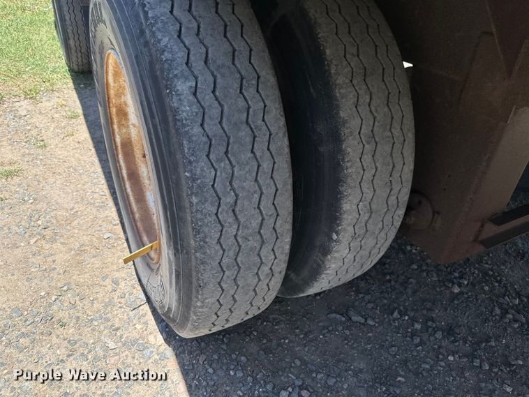 image for item EB2572 2008 Barrett livestock trailer