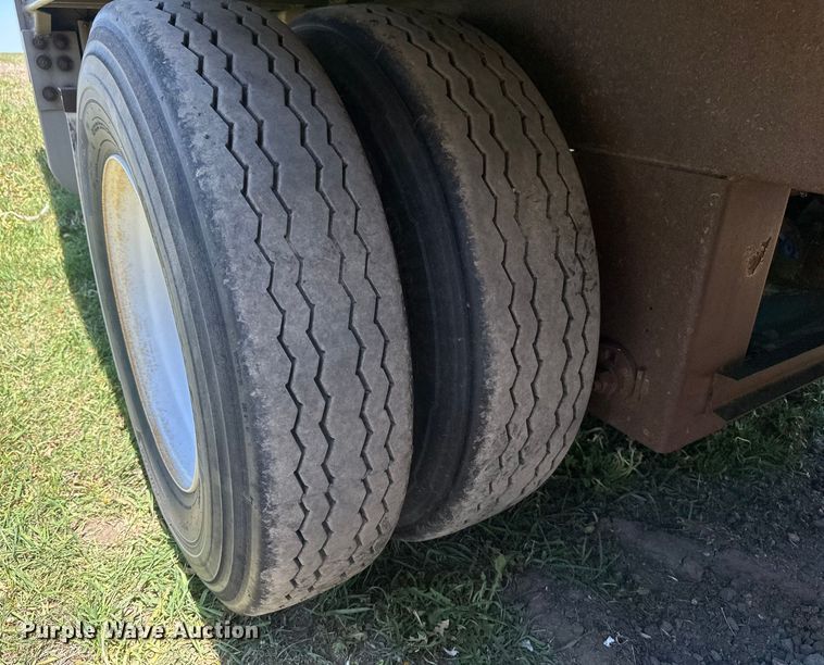 image for item EB2572 2008 Barrett livestock trailer