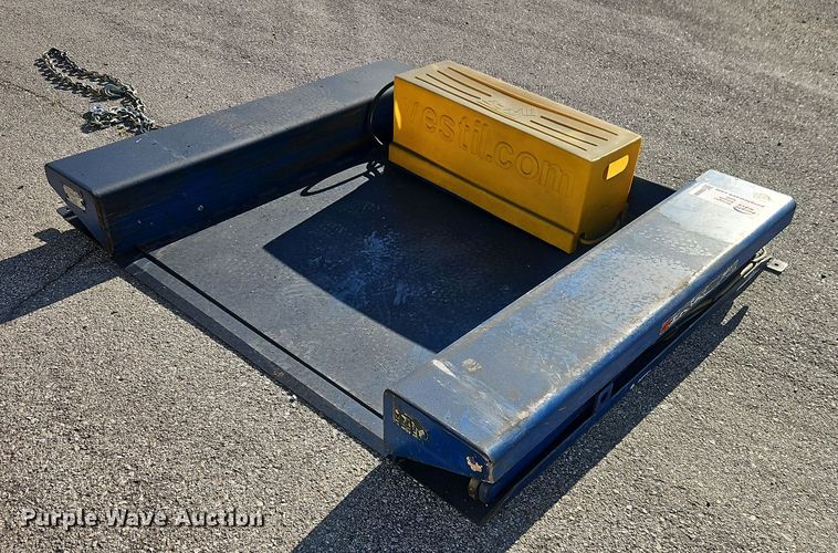 image for item EB8086 Vestil 2HLTG-4450 lift