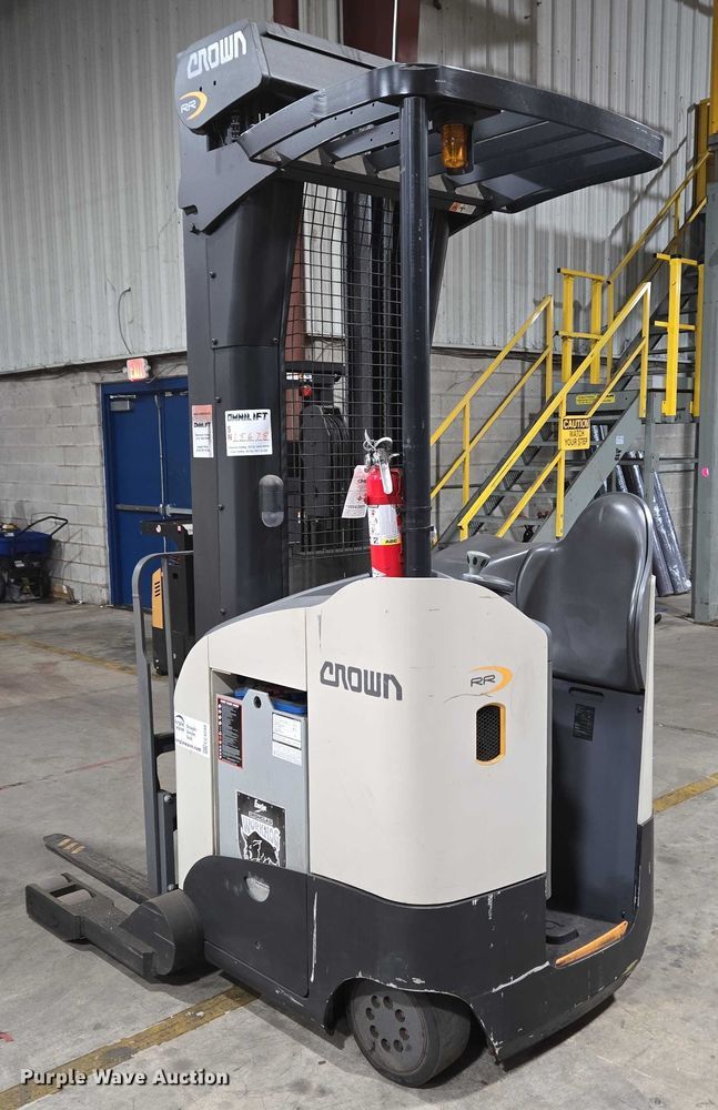 image for item EC4248 2015 Crown RR5725-35 reach truck