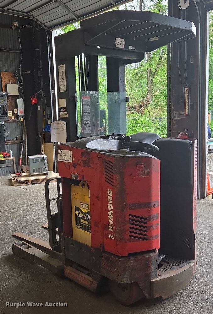 image for item EC4249 2006 Raymond EASI R30TT reach truck