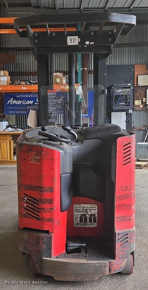 image for item EC4249 2006 Raymond EASI R30TT reach truck