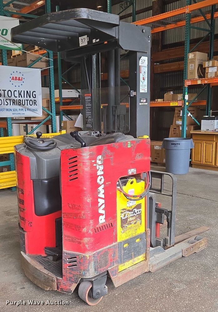 image for item EC4249 2006 Raymond EASI R30TT reach truck