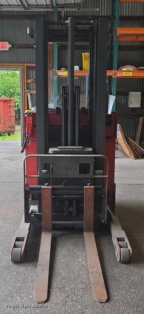 image for item EC4249 2006 Raymond EASI R30TT reach truck