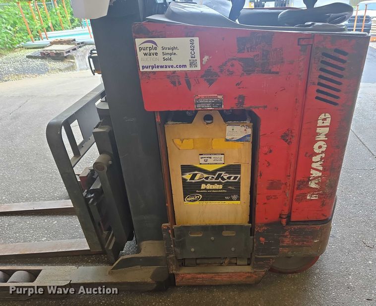 image for item EC4249 2006 Raymond EASI R30TT reach truck