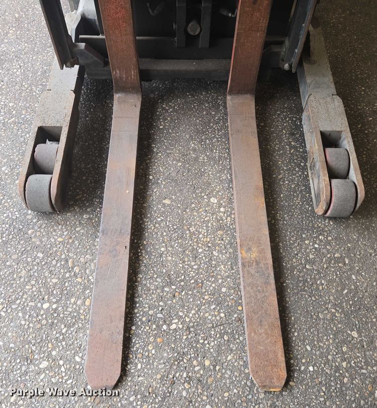 image for item EC4249 2006 Raymond EASI R30TT reach truck