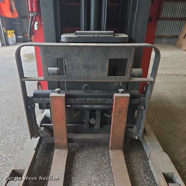 image for item EC4249 2006 Raymond EASI R30TT reach truck