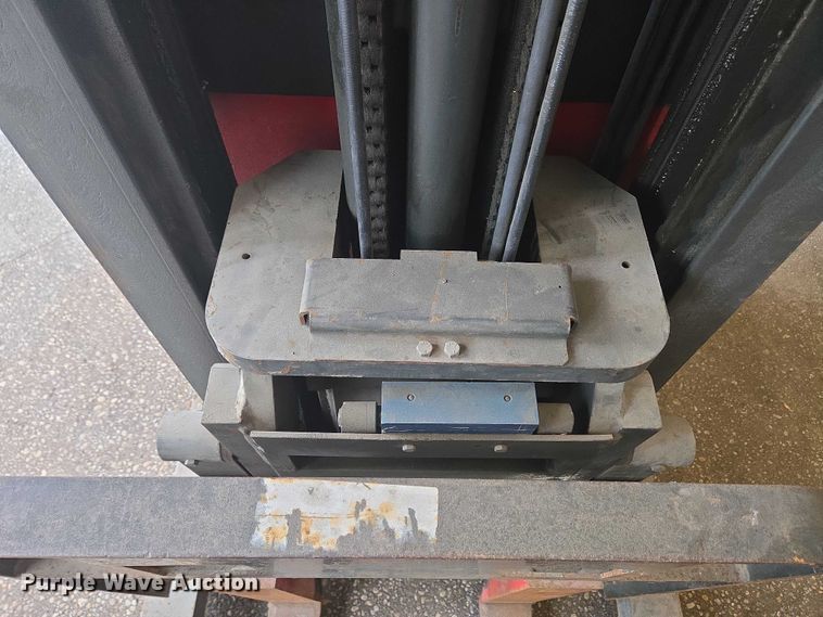 image for item EC4249 2006 Raymond EASI R30TT reach truck