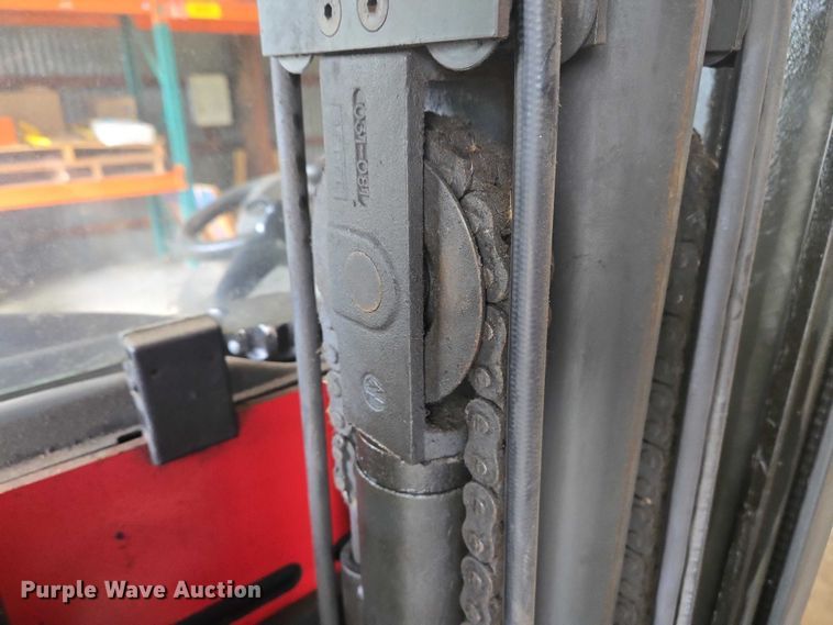 image for item EC4249 2006 Raymond EASI R30TT reach truck