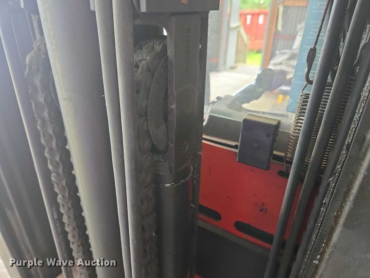 image for item EC4249 2006 Raymond EASI R30TT reach truck