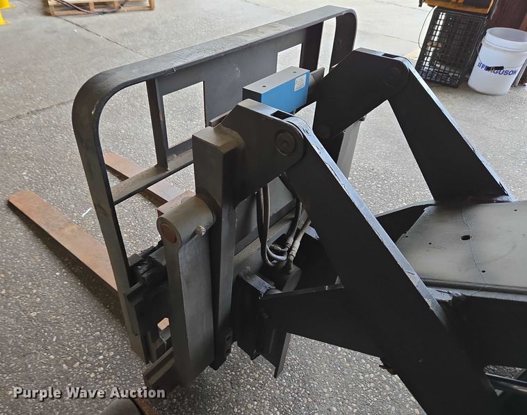 image for item EC4249 2006 Raymond EASI R30TT reach truck