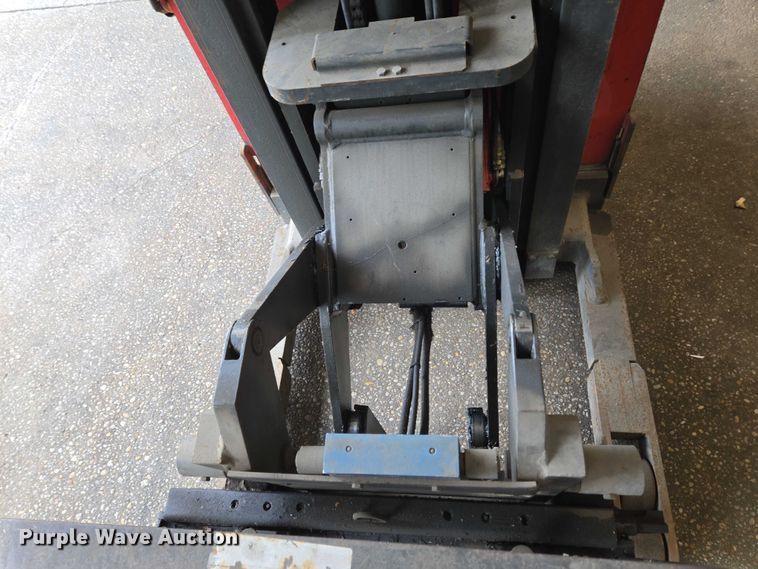 image for item EC4249 2006 Raymond EASI R30TT reach truck