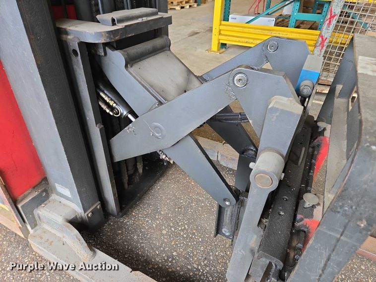 image for item EC4249 2006 Raymond EASI R30TT reach truck