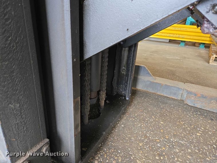 image for item EC4249 2006 Raymond EASI R30TT reach truck