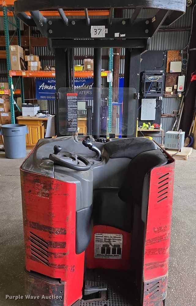 image for item EC4249 2006 Raymond EASI R30TT reach truck