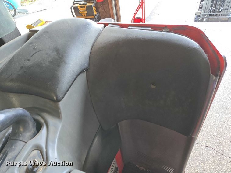 image for item EC4249 2006 Raymond EASI R30TT reach truck