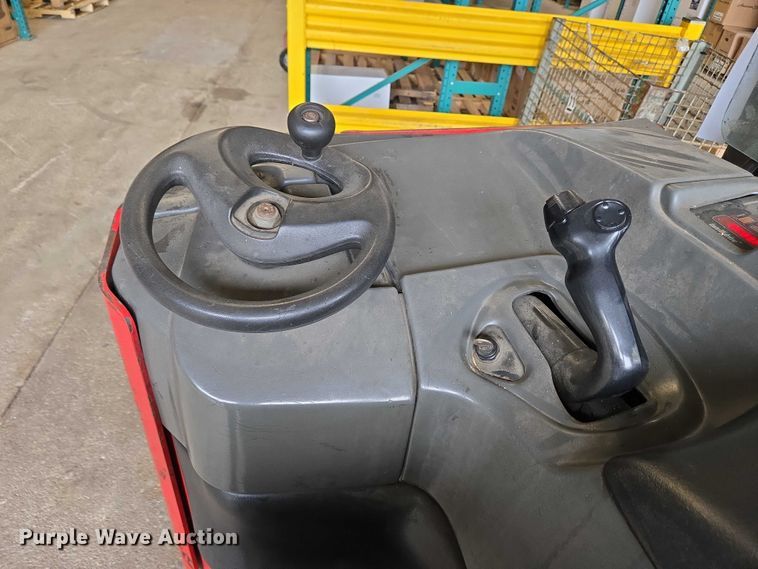 image for item EC4249 2006 Raymond EASI R30TT reach truck