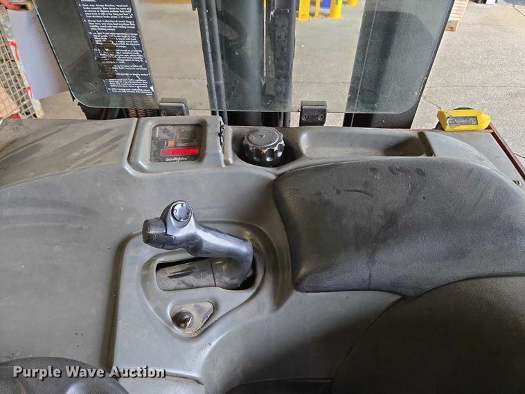 image for item EC4249 2006 Raymond EASI R30TT reach truck