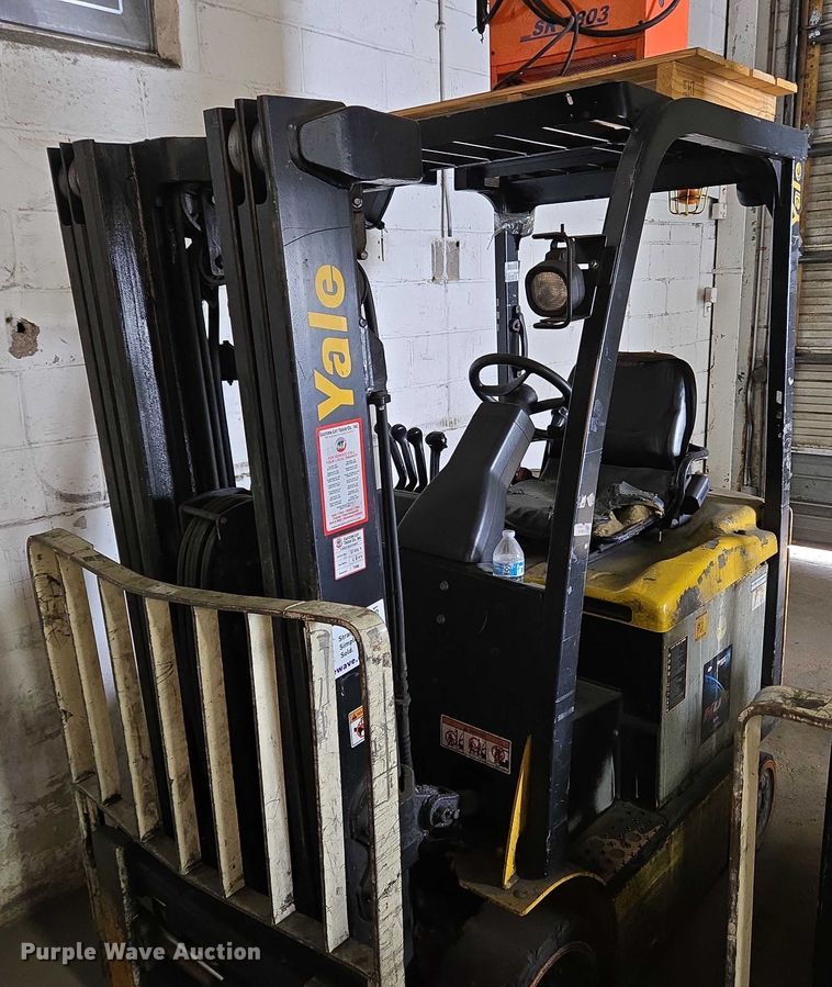 image for item EC4251 Yale ERC045VGN36TE083 forklift