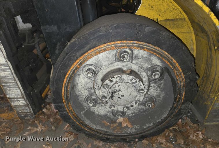 image for item EC4251 Yale ERC045VGN36TE083 forklift