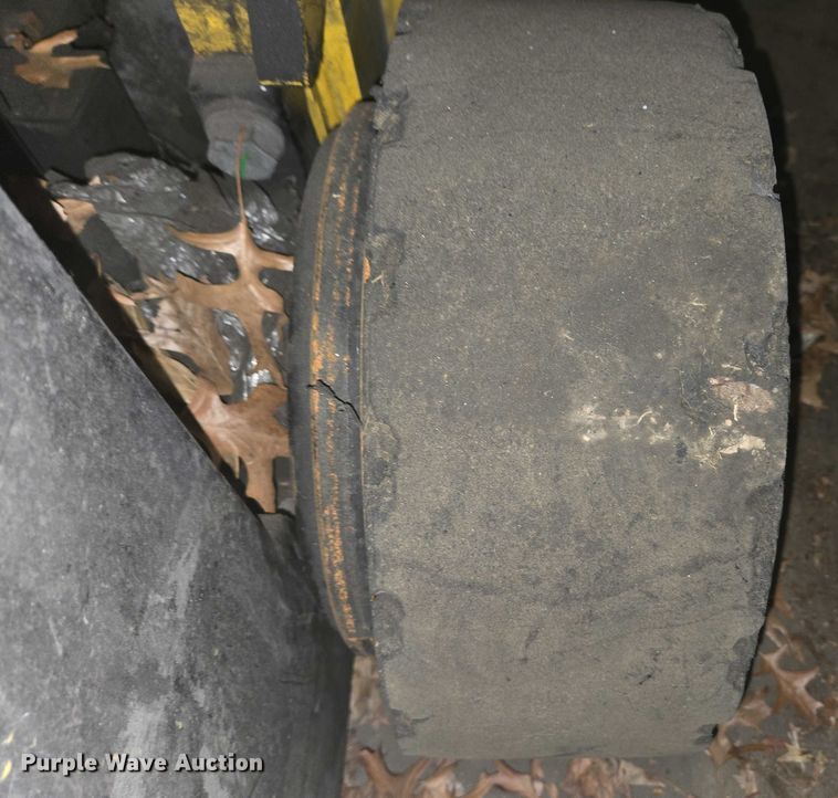 image for item EC4251 Yale ERC045VGN36TE083 forklift