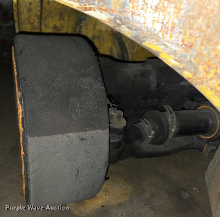 image for item EC4251 Yale ERC045VGN36TE083 forklift