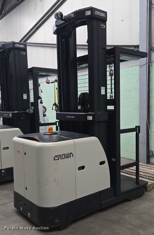 image for item EC4253 2016 Crown SP3520-30 order picker