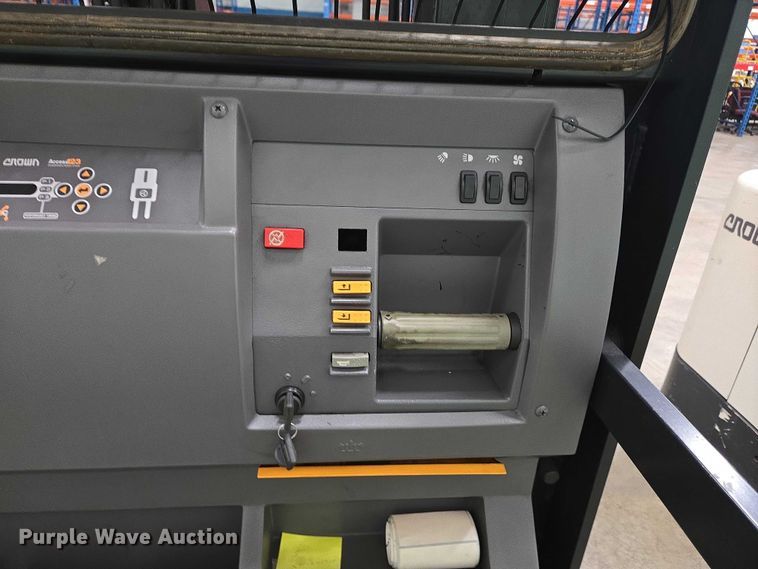 image for item EC4253 2016 Crown SP3520-30 order picker