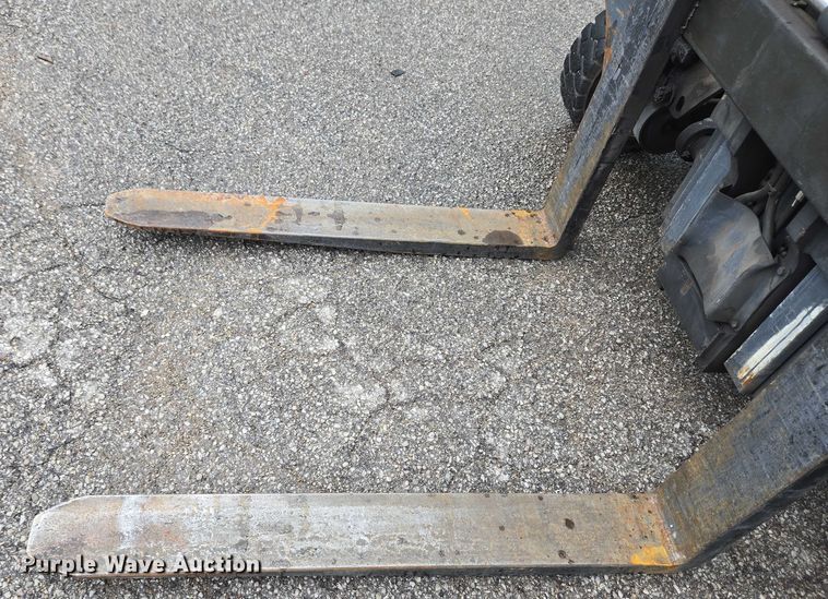 image for item EC4262 2016 CombiLift C8000 forklift