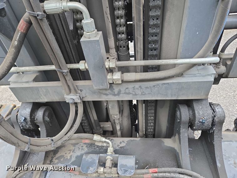 image for item EC4262 2016 CombiLift C8000 forklift