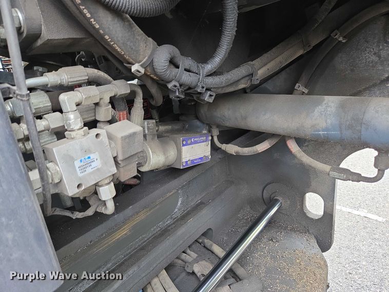 image for item EC4262 2016 CombiLift C8000 forklift