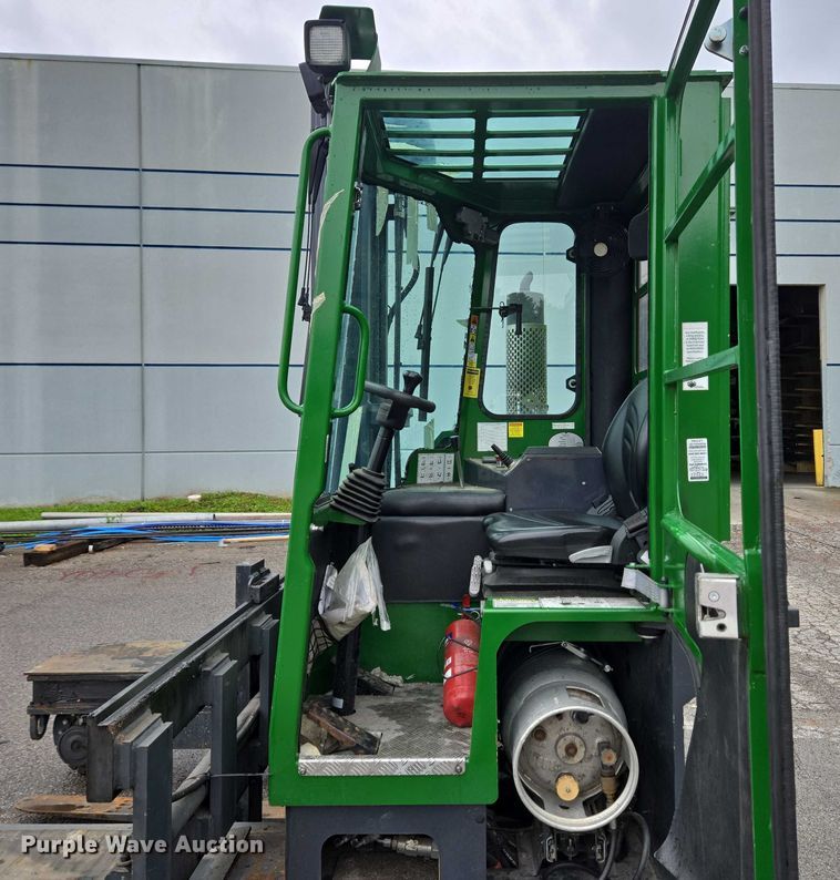 image for item EC4262 2016 CombiLift C8000 forklift