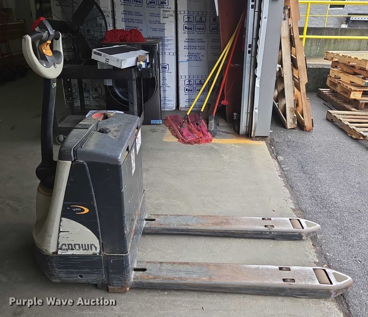 image for item EC4271 2018 Crown WP3035-45 pallet jack