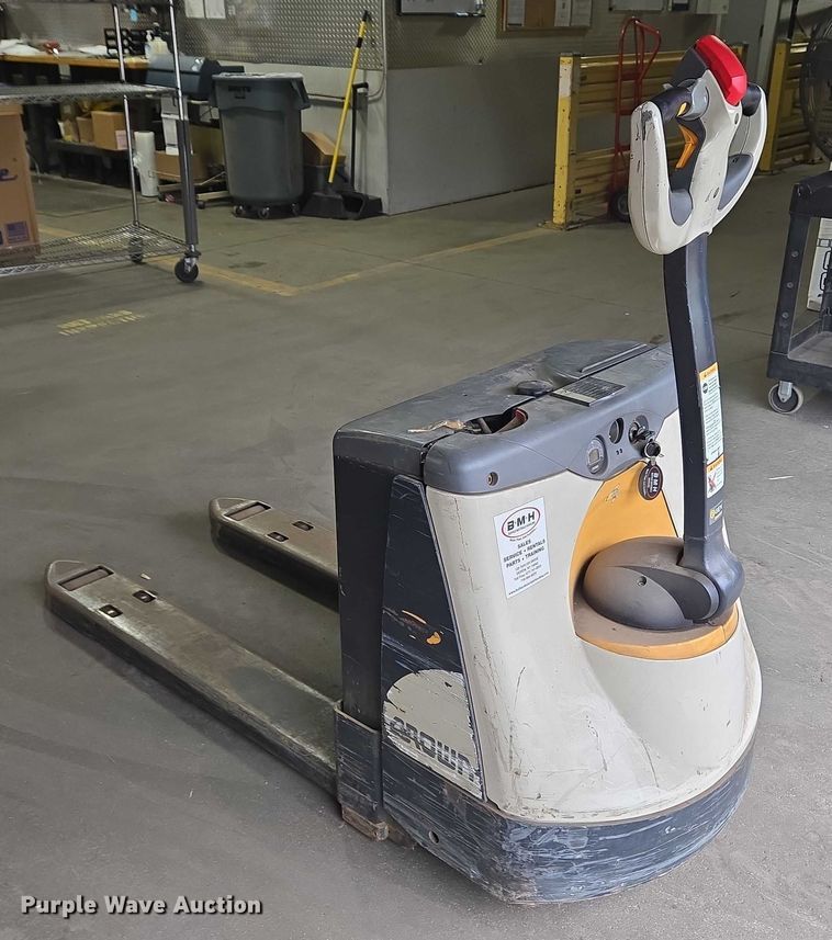 image for item EC4271 2018 Crown WP3035-45 pallet jack