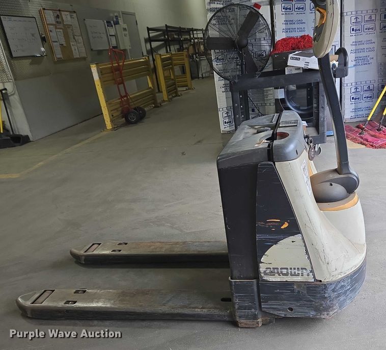 image for item EC4271 2018 Crown WP3035-45 pallet jack
