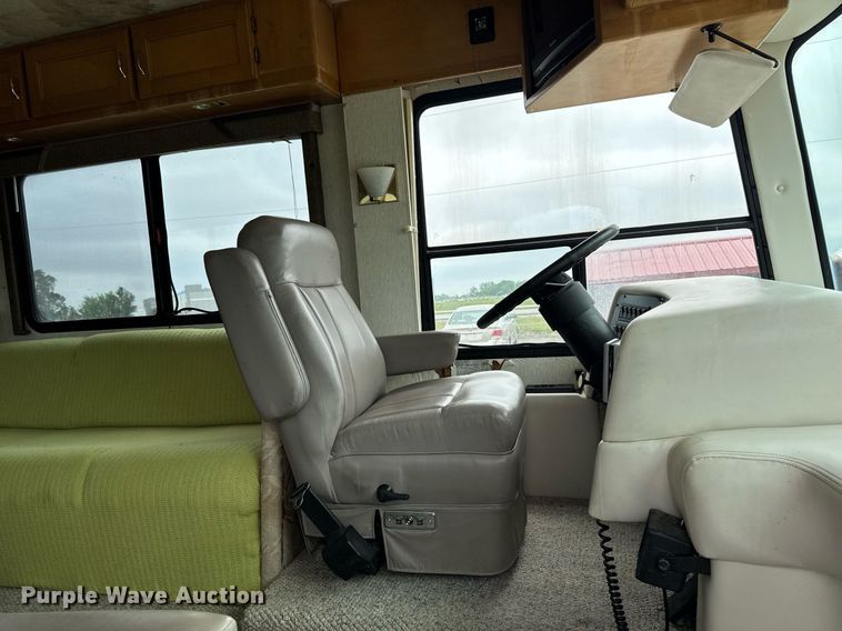 image for item EC7972 1996 Safari Sahahra RV