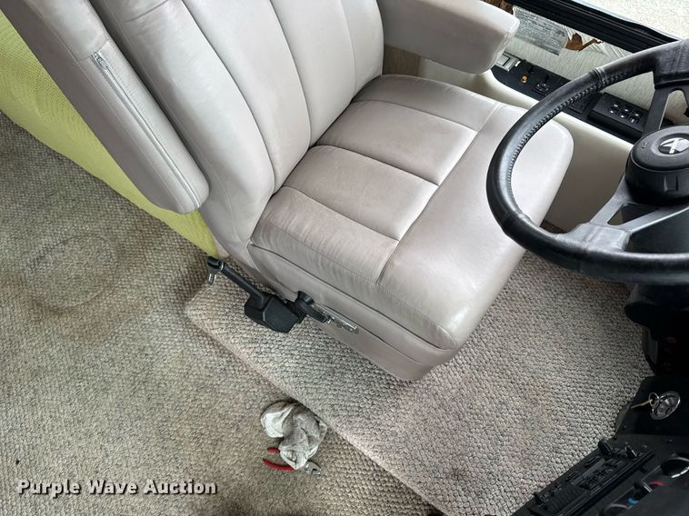 image for item EC7972 1996 Safari Sahahra RV