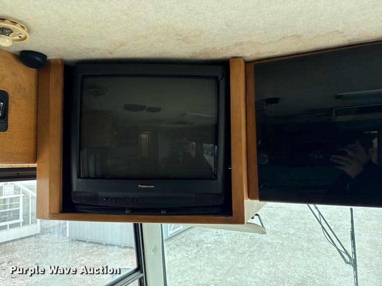 image for item EC7972 1996 Safari Sahahra RV