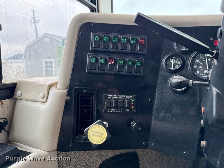 image for item EC7972 1996 Safari Sahahra RV