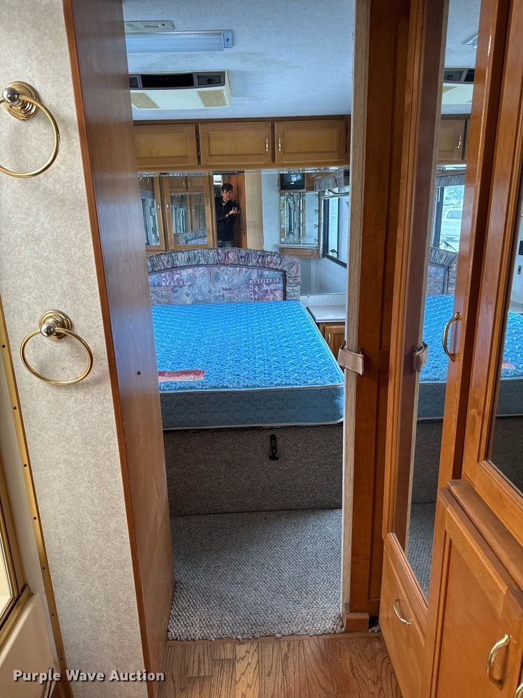 image for item EC7972 1996 Safari Sahahra RV