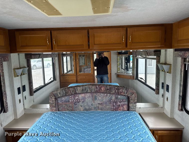 image for item EC7972 1996 Safari Sahahra RV