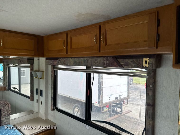 image for item EC7972 1996 Safari Sahahra RV