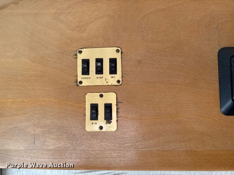 image for item EC7972 1996 Safari Sahahra RV