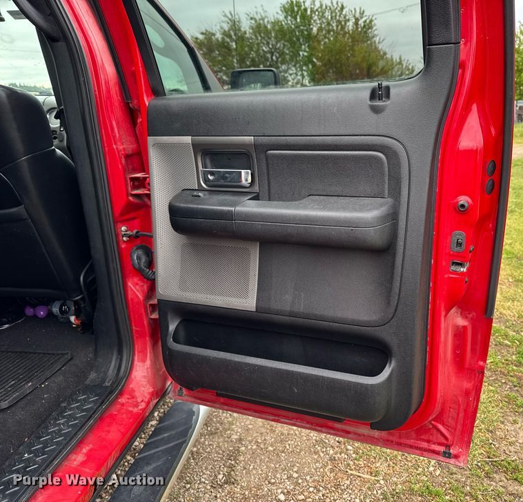 image for item EC7980 2006 Ford F150 SuperCrew pickup truck