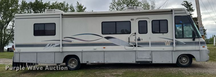 image for item EC7981 1996 Winnebago WCG34WA RV