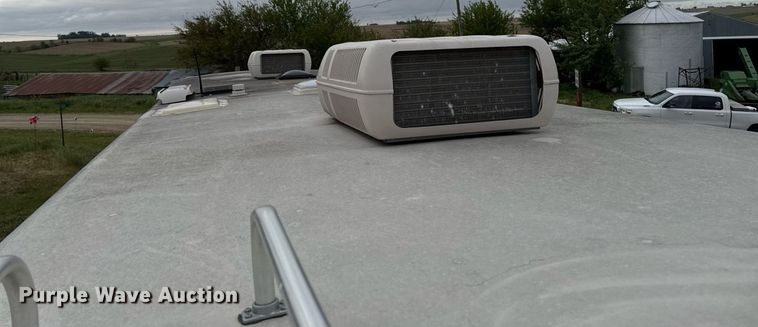 image for item EC7981 1996 Winnebago WCG34WA RV