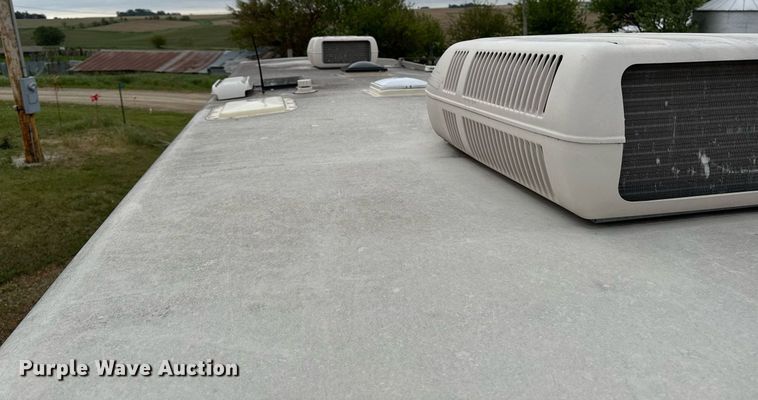 image for item EC7981 1996 Winnebago WCG34WA RV